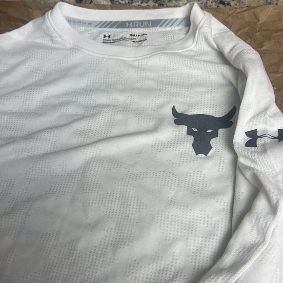 The rock under Armour size small 3 quarter sleeve - Picture 3 of 5